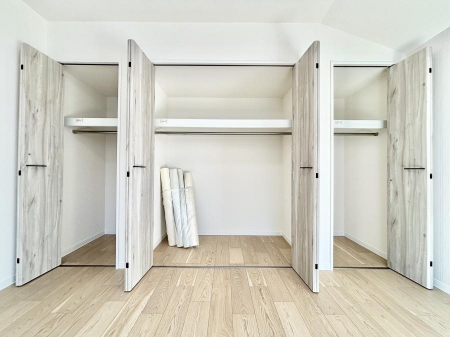 ���[�@�m���̃N���[�[�b�g�B���s��������̂Ō���̈ߗނ�����������܂�܂��B