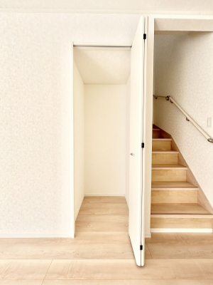 ̑ρ@rO[BɎ[ƕW܂LDKXbLЕtłˁB  