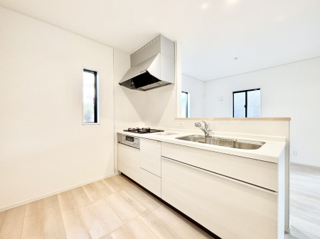 �L�b�`���@���r���O�ŗV�Ԃ��q�l�������Ȃ��炨�������ł���ΖʃL�b�`��