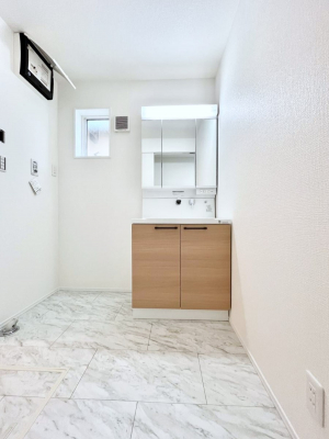 ʑEʏ@邢ʏ͖̐gxxyłႢłB