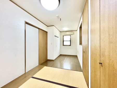 ̑ρ@`bedroom`@ Ղ̎[Xy[XŉKɕ点 