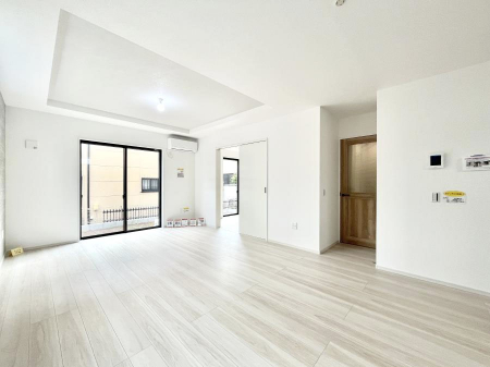 ̑ρ@Ƒ̏Ί炪RƐ܂ĂAȕ͋C̃_CjOɎdオĂ܂ 