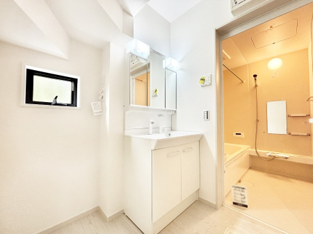 ʑEʏ@Ƃ̐ʃXy[XŒ̐gxxX[Y