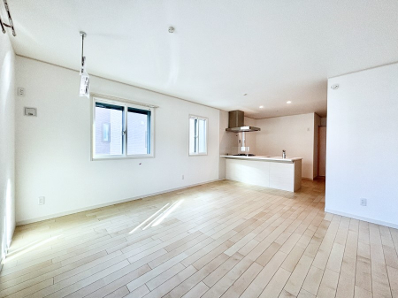 ̑ρ@Ƒ̏Ί炪RƐ܂ĂAȕ͋C̃_CjOɎdオĂ܂B