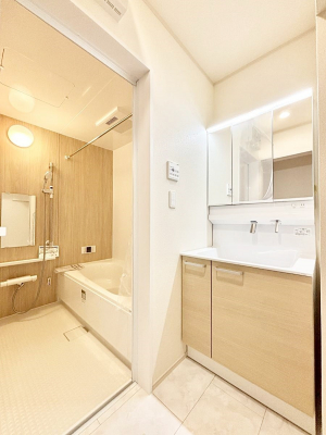 ���̑��@���ʏ��͂�Ƃ�̂���X�y�[�X�ŁA�g�x�x�������̃X�L���P�A���S�ɗ]�T�������Ăł������ł��B