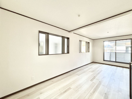 ���r���O�@���邢�z���������A�����̕��͋C�ɖ�������郊�r���O�E�_�C�j���O�B 