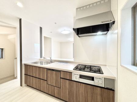 �L�b�`���@���������Ȃ���ł����Ƒ��Ƃ̉�b���y���߂�ΖʃL�b�`��