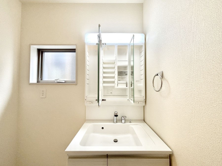 ���̑����ρ@�O�ʋ��̗��ɁA���ϕi��q���p�i�Ȃǂ����[�\�B���ʑ����������ƕۂ��܂��I