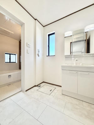 ̑@Ă̂ŎC̑ꏊłC\s܂B̐gxxCǂI