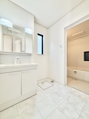 ̑@Ă̂ŎC̑ꏊłC\s܂B̐gxxCǂI