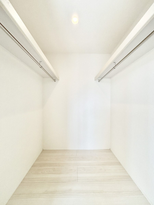 ̑@EH[NCN[[bgtŐԂLpł܂B