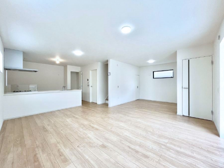 ̑ρ@Ƒ̏Ί炪RƐ܂ĂAȕ͋C̃_CjOɎdオĂ܂B