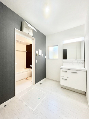 ̑@Ă̂ŎC̑ꏊłC\s܂B̐gxxCǂI