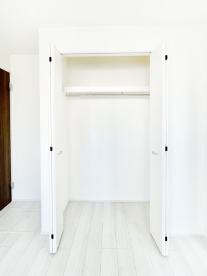 ���[�@�m���̃N���[�[�b�g�B���s��������̂Ō���̈ߗނ�����������܂�܂��B