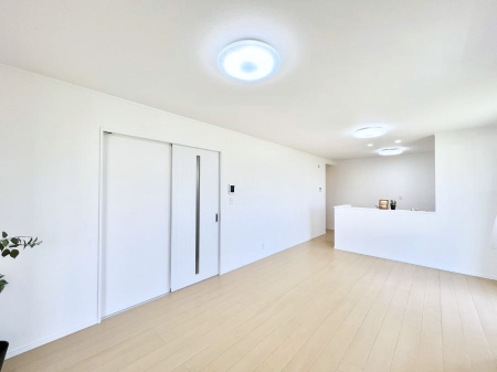 ̑ρ@Ƒ̏Ί炪RƐ܂ĂAȕ͋C̃_CjOɎdオĂ܂ 