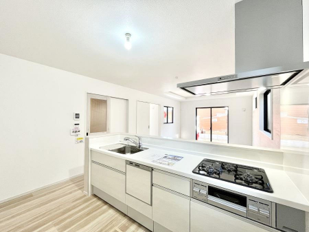 �L�b�`���@���������Ȃ���ł����Ƒ��Ƃ̉�b���y���߂�ΖʃL�b�`��