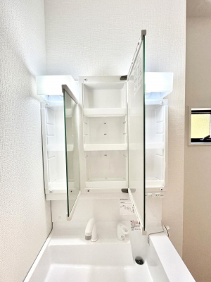 ���̑����ρ@�O�ʋ��̗��ɁA���ϕi��q���p�i�Ȃǂ����[�\�B���ʑ����������ƕۂ��܂��I