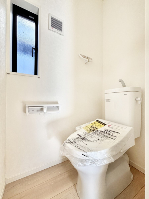 �g�C���@�g�C����1�K��2�K���ꂼ��ɔz�u����Ă��ĂƂĂ��֗��ł��B 