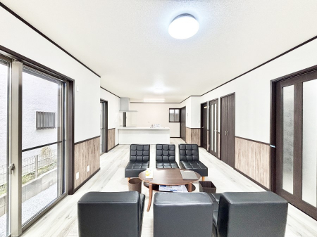 ���r���O�@�ΖʃL�b�`�������r���O�C���K�i���̗p�������r���O�͉Ƒ����J�[�܂��Ԃł�