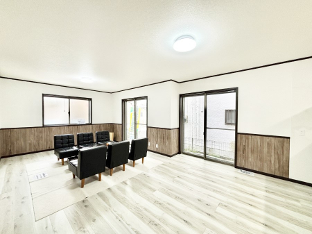 ���̑����ρ@�Ƒ��̏Ί炪���R�Ɛ��܂�Ă���A����ȕ��͋C�̃_�C�j���O�Ɏd�オ���Ă��܂��B