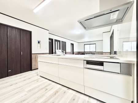 �L�b�`���@���������Ȃ��炲�Ƒ��Ƃ̉�b���y���߂�ΖʃJ�E���^�[�L�b�`��