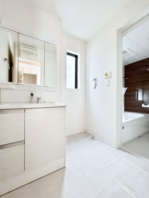 ̑@Ă̂ŎC̑ꏊłC\s܂B̐gxxCǂI