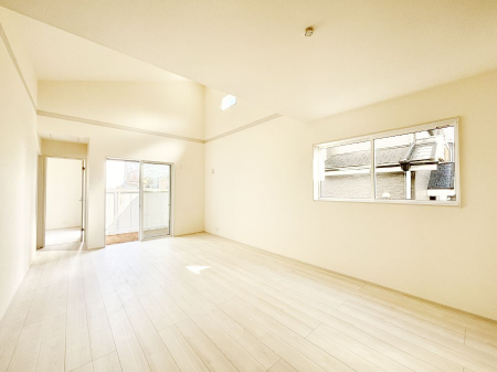 ̑ρ@Ƒ̏Ί炪RƐ܂ĂAȕ͋C̃_CjOɎdオĂ܂ 