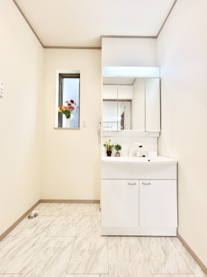 ʑEʏ@邢ʏ͖̐gxxyłႢłB