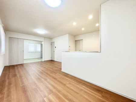 ���r���O�@���邢�z���������A�����̕��͋C�ɖ�������郊�r���O�E�_�C�j���O�B  