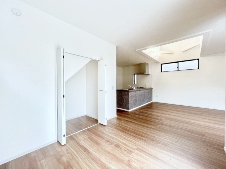 ̑ρ@rO[BɎ[ƕW܂LDKXbLЕtłˁB  