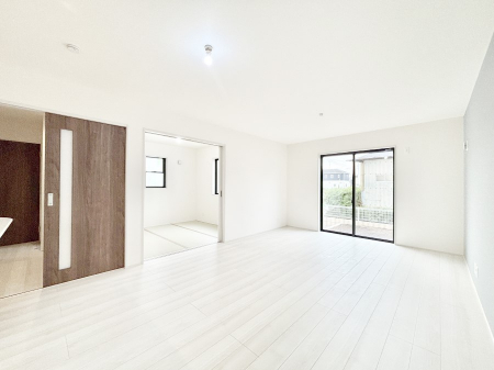 ̑ρ@Ƒ̏Ί炪RƐ܂ĂAȕ͋C̃_CjOɎdオĂ܂B