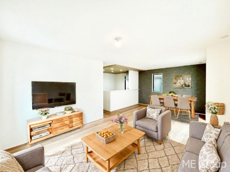 rO@Ƃ肠LrO͉Ƒ݂Ȃ̌e̋Ԃł@ƋCGł