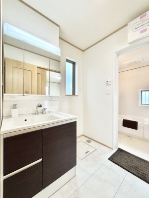 ̑@Ă̂ŎC̑ꏊłC\s܂B̐gxxCǂI