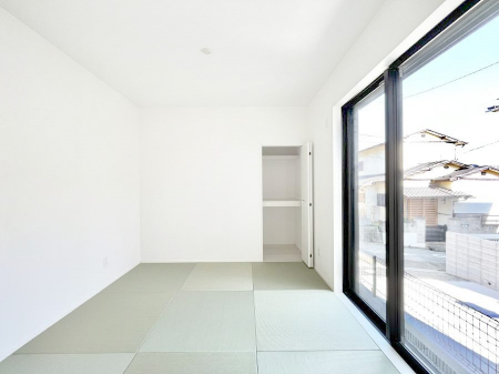 ���̑����ρ@���r���O�Ɨׂ荇���Ă���a���B�ق��ƈꑧ�ł���a�̋�Ԃ��Y�ꂸ�ɁB 