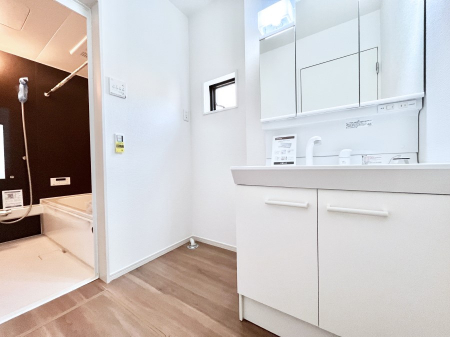 ̑@Ă̂ŎC̑ꏊłC\s܂B̐gxxCǂI