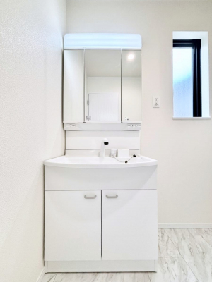 ʑEʏ@邢ʏ͖̐gxxyłႢłB