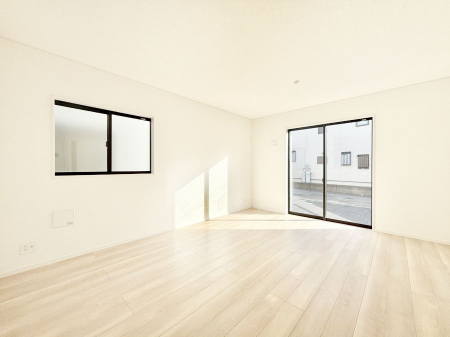 ̑ρ@Ƒ̏Ί炪RƐ܂ĂAȕ͋C̃_CjOɎdオĂ܂ 