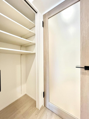 ̑ρ@rO[BɎ[ƕW܂LDKXbLЕtłˁB  