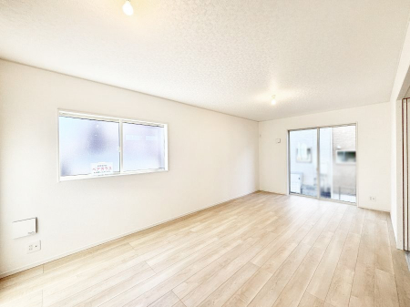 ���r���O�@���邢�z���������A�����̕��͋C�ɖ�������郊�r���O�E�_�C�j���O�B