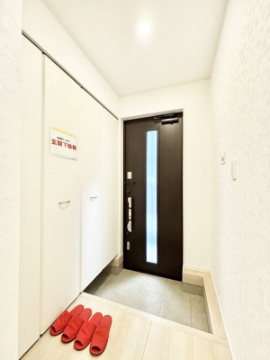 ���ց@���փh�A�ɃX���b�h���C���������Ă���̂Ō��̉��o�����Ă���܂�