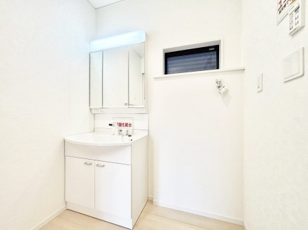 ���̑��@����������z���C�g�J���[����Ƃ��������h���[�X�y�[�X