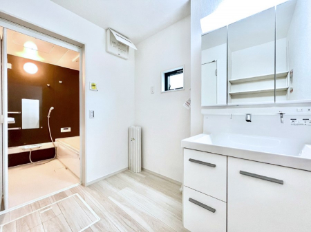 ̑@Ă̂ŎC̑ꏊłC\s܂B̐gxxCǂI