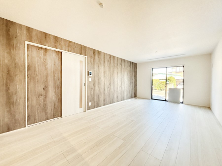 ̑ρ@Ƒ̏Ί炪RƐ܂ĂAȕ͋C̃_CjOɎdオĂ܂ 