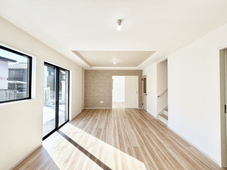 ̑ρ@u܁vuvƑƂ̃R~jP[V[܂郊rOCKi܂B 