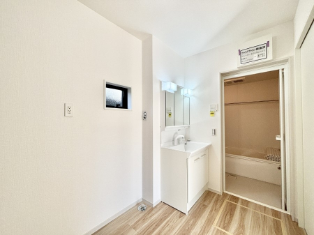 ̑@Ă̂ŎC̑ꏊłC\s܂B̐gxxCǂI