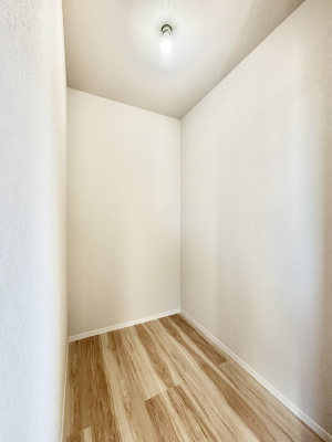 ̑@EH[NCN[[bgtŐԂLpł܂B