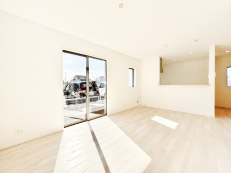 ̑ρ@Ƒ̏Ί炪RƐ܂ĂAȕ͋C̃_CjOɎdオĂ܂B