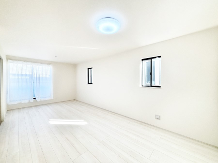 ���̑����ρ@�Ƒ��̏Ί炪���R�Ɛ��܂�Ă���A����ȕ��͋C�̃_�C�j���O�Ɏd�オ���Ă��܂� 