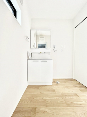 ʑEʏ@X^COɕ֗ȎOʋA~[LrlbgōׂXbL