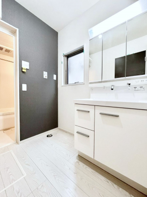 ̑@Ă̂ŎC̑ꏊłC\s܂B̐gxxCǂI